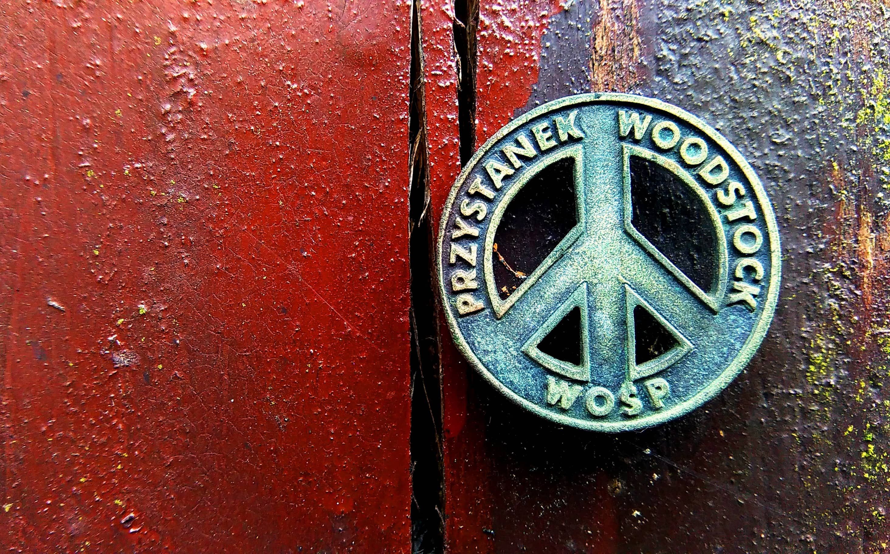 Signo de la paz, festival de Woodstock en Przystanek, Polonia: elija el estilo de fuente adecuado para su logotipo - Imagen